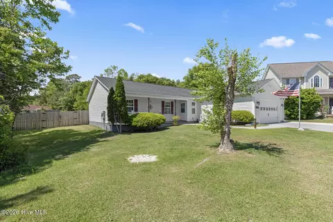 303 N Grazing Ct, Sneads Ferry, NC 28460