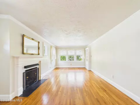 Living - 409 Myrtle Ave, Hamlet, NC 28345 photo 3 of 5