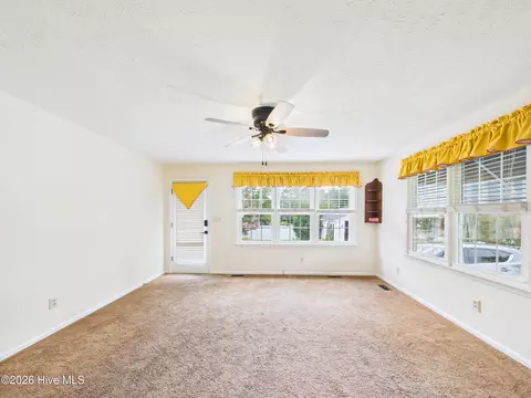 Living - 409 Myrtle Ave, Hamlet, NC 28345 photo 1 of 5