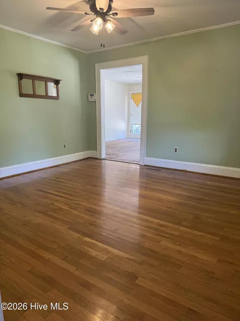 Living - 409 Myrtle Ave, Hamlet, NC 28345 photo 2 of 7