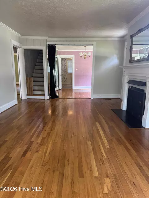 Living - 409 Myrtle Ave, Hamlet, NC 28345 photo 6 of 7