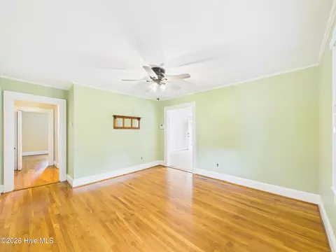 Living - 409 Myrtle Ave, Hamlet, NC 28345 photo 4 of 5