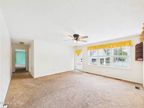 Living - 409 Myrtle Ave, Hamlet, NC 28345 photo 5 of 5