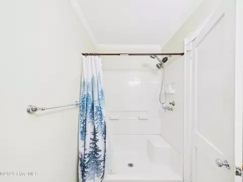 Bath - 409 Myrtle Ave, Hamlet, NC 28345 photo 4 of 7