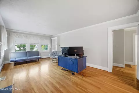 Living - 409 Myrtle Ave, Hamlet, NC 28345 photo 3 of 7