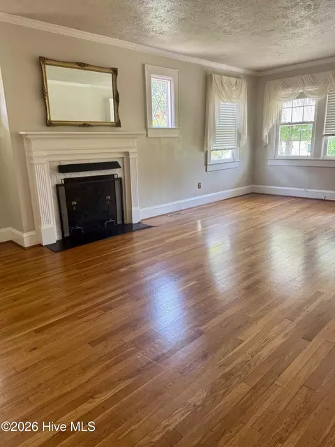 Living - 409 Myrtle Ave, Hamlet, NC 28345 photo 7 of 7