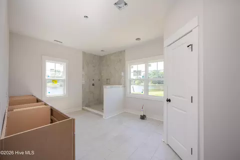 Bath - 170 Lake Point Ln, Clinton, NC 28328 photo 1 of 2