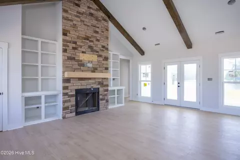 Living - 170 Lake Point Ln, Clinton, NC 28328 photo 2 of 5