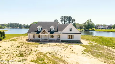 170 Lake Point Ln, Clinton, NC 28328
