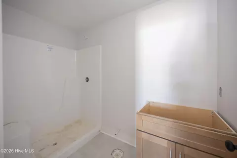 Bath - 170 Lake Point Ln, Clinton, NC 28328 photo 2 of 2