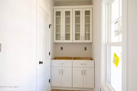 Entry Way - 170 Lake Point Ln, Clinton, NC 28328 photo 1 of 6