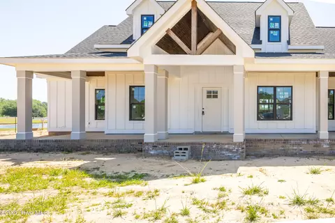 Exterior - 170 Lake Point Ln, Clinton, NC 28328 photo 2 of 4