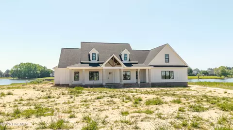 Exterior - 170 Lake Point Ln, Clinton, NC 28328 photo 1 of 4