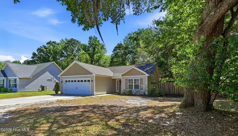 9302 Straightway Dr NE, Leland, NC 28451