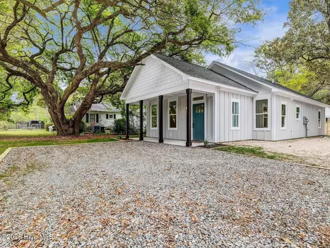 1025 S 41st St, Wilmington, NC 28403