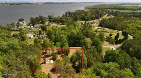 17 Norma Dr # -B, Hertford, NC 27944