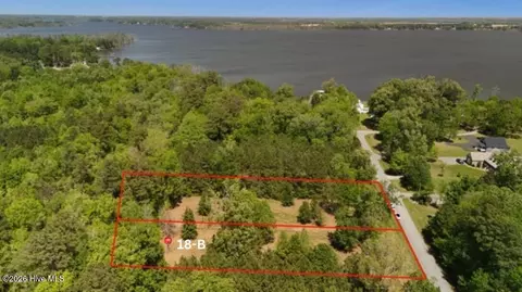 18 Norma Dr # -B, Hertford, NC 27944