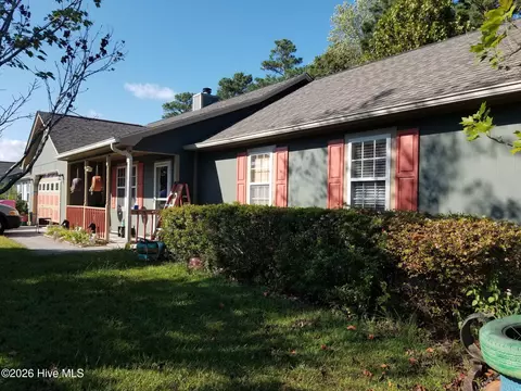 251 Zachary Ln, Hubert, NC 28539