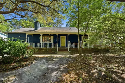 227 E 11th St, Southport, NC 28461