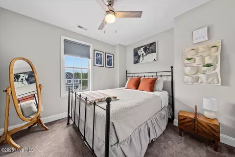 Bedroom - 1024 Hydrangea Dr, Aberdeen, NC 28315 photo 6 of 8