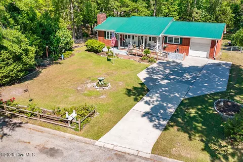 3 Hiawatha Ln, Havelock, NC 28532