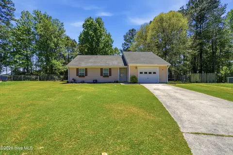 220 E Lakeridge Lndg, Jacksonville, NC 28546