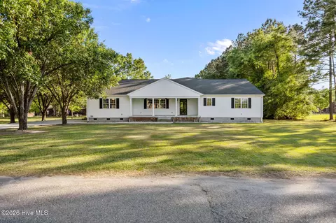 113 Stuart Ave, Lake Waccamaw, NC 28450