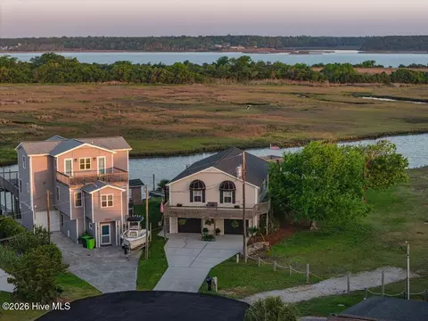 3083 3rd St, Surf City, NC 28445