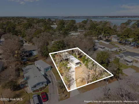 315 Miller St, Emerald Isle, NC 28594