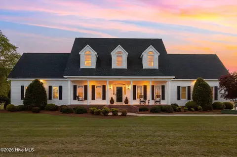 1314 Windbrooke Dr, Grimesland, NC 27837