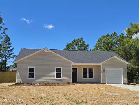 113 N King St, Hubert, NC 28539