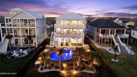 9059 W 9th St, Surf City, NC 28445