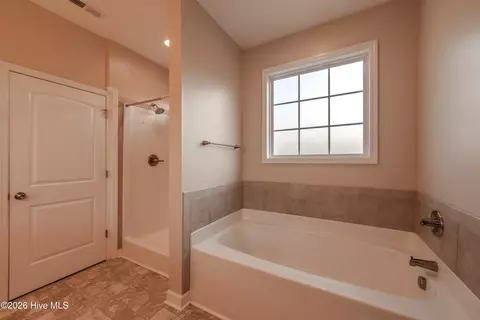 Bath - 121 Shell Rock Cir, Hubert, NC 28539 photo 4 of 4