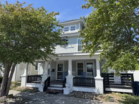 608 Arendell St, Morehead City, NC 28557
