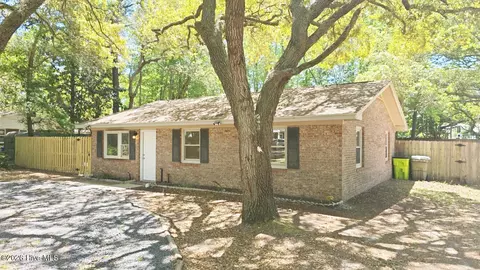 301 Stuart Ave, Southport, NC 28461