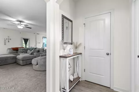 Entry Way - 603 Mayapple Ln, Hubert, NC 28539 photo 2 of 5