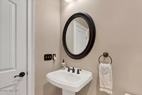 Bath - 52 Greencastle Dr, Pinehurst, NC 28374 photo 5 of 9