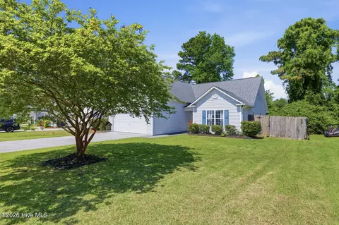 110 Tanbark Dr, Jacksonville, NC 28546