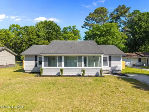 832 Mill River Rd, Jacksonville, NC 28540