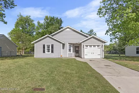 411 Hunting Green Dr, Jacksonville, NC 28546