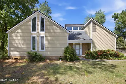 510 Winstead Rd, Greenville, NC 27834