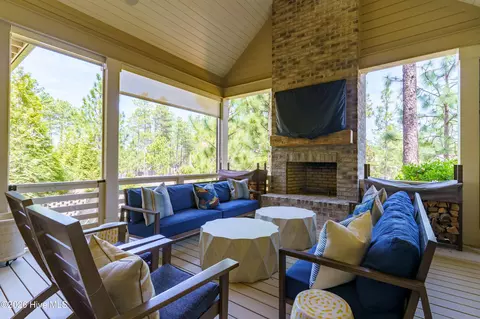 Exterior - 10 Deepdale Ln, Pinehurst, NC 28374 photo 6 of 8