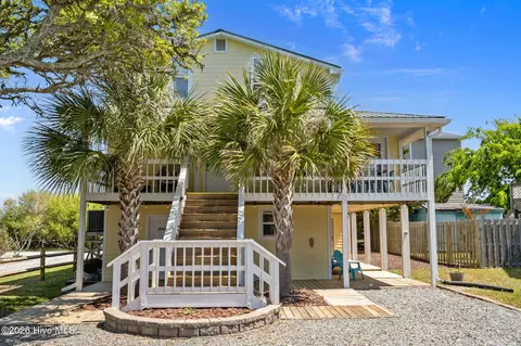 7710 8th Ave, North Topsail Beach, NC 28460