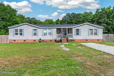 201 Michelle Ln, Maysville, NC 28555