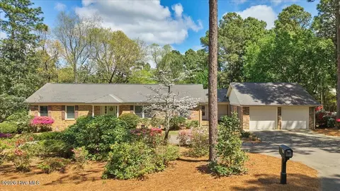 852 Barber Rd, Southern Pines, NC 28387