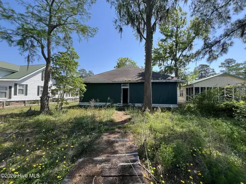 1194 White Lake Dr, Elizabethtown, NC 28337