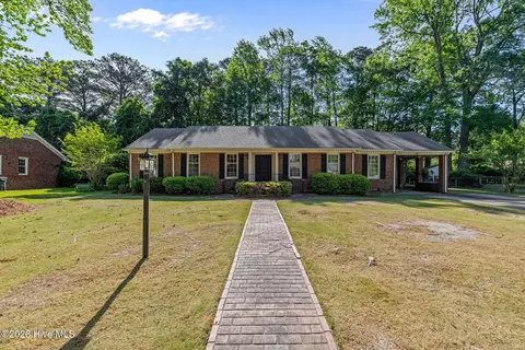 2103 Dallas Dr, Kinston, NC 28504