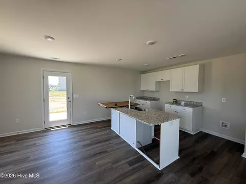 46 Baxley Dr, Dunn, NC 28334 photo 3