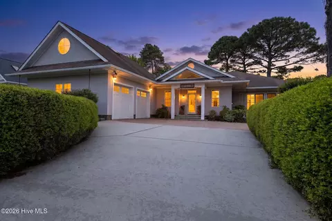2792 Golfmaster Ct SE, Southport, NC 28461