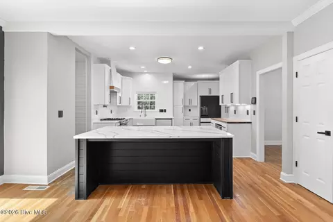Kitchen - 108 Canvasback Pt, Hampstead, NC 28443 photo 2 of 5